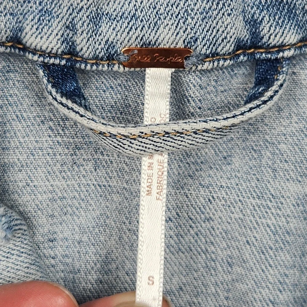 Free People Denim Jacket Womens Small Blue Distressed Light Wash Button Boho - Picture 2 of 9